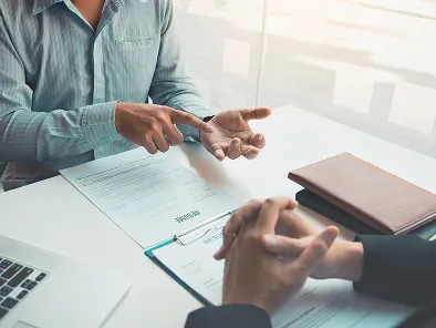 プロから直接フィードバックを受ける様子